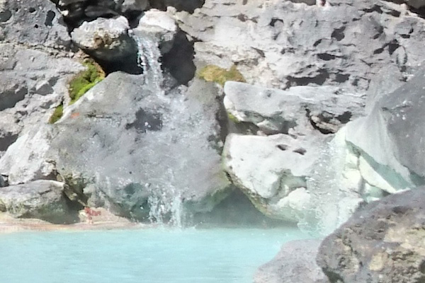 青白濁の玉子湯画像